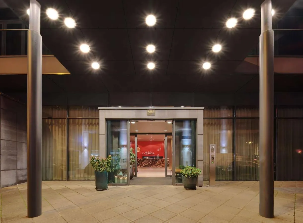 4 Airport-Connected Hotels Close to Commerzbank Tower